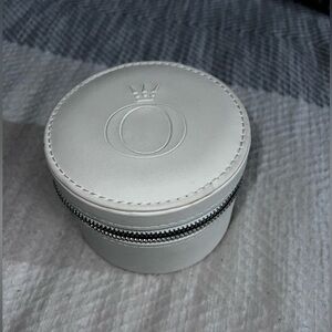 Round White Pandora Case